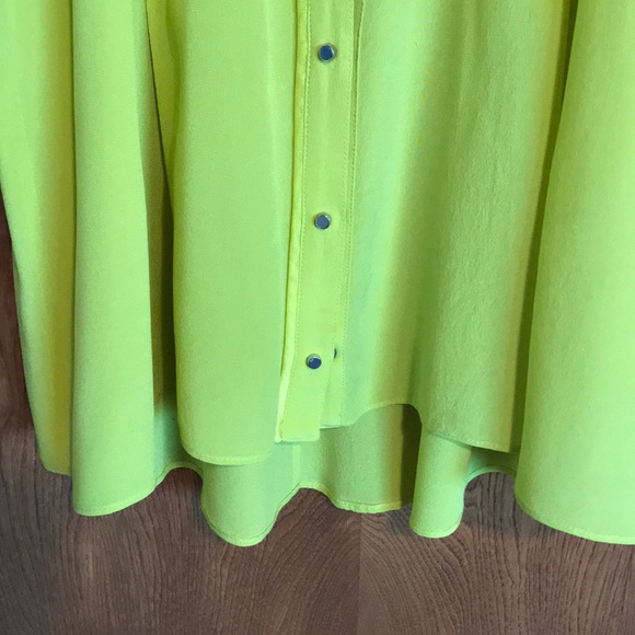 Trina Turk Citron Silk Tank w/ Silver buttons - Picture 4 of 6